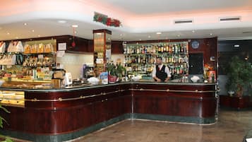Bar (trong khuôn viên)