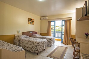 Habitación superior | Caja de seguridad en la habitación, escritorio y cunas gratuitas 