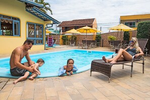 2 outdoor pools, pool loungers