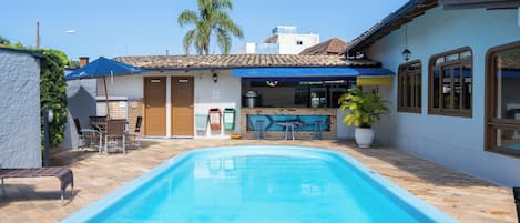 Indoor pool, 3 outdoor pools, pool umbrellas, pool loungers