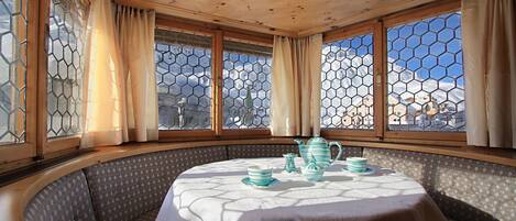 Suite | Allergikerbettwaren, Daunenbettdecken, Pillowtop-Betten, Zimmersafe