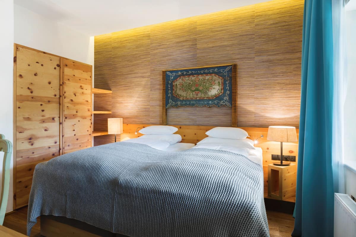 Suite, 2 chambres, balcon, vue montagne | Literie de qualité supérieure, couette en duvet d'oie, surmatelas