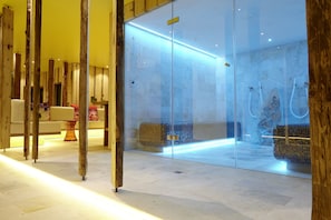 Sauna, steam room, Turkish bath/hammam, body treatments