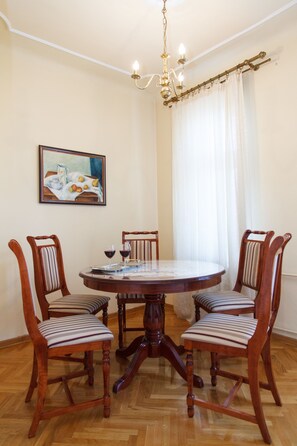 Dineren in de kamer