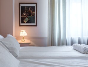 2 makuuhuonetta, egyptinpuuvillaiset lakanat, ylelliset vuodevaatteet