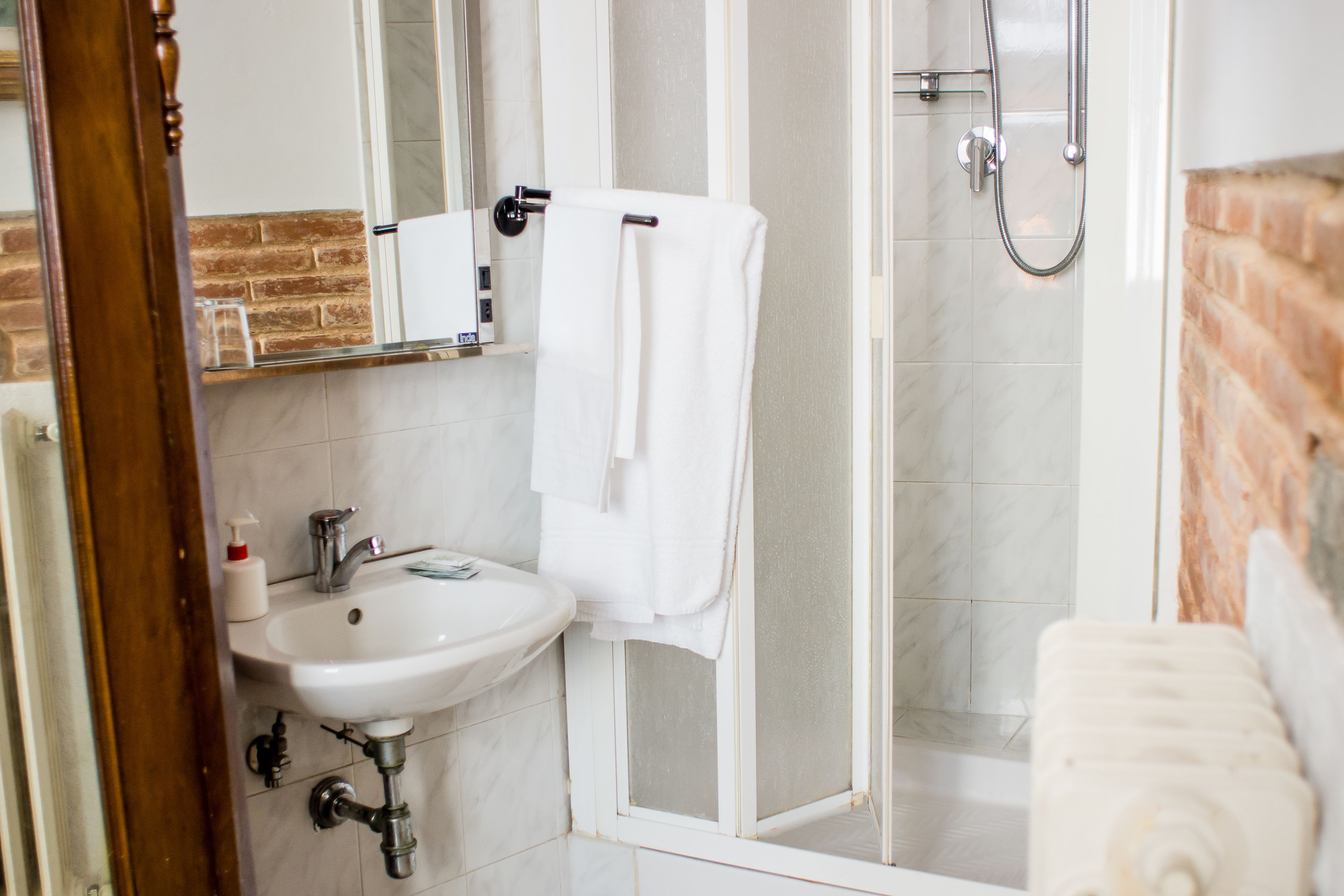 basic single room, shared bathroom | bathroom | shower, rainfall showerhead, hair dryer, towels