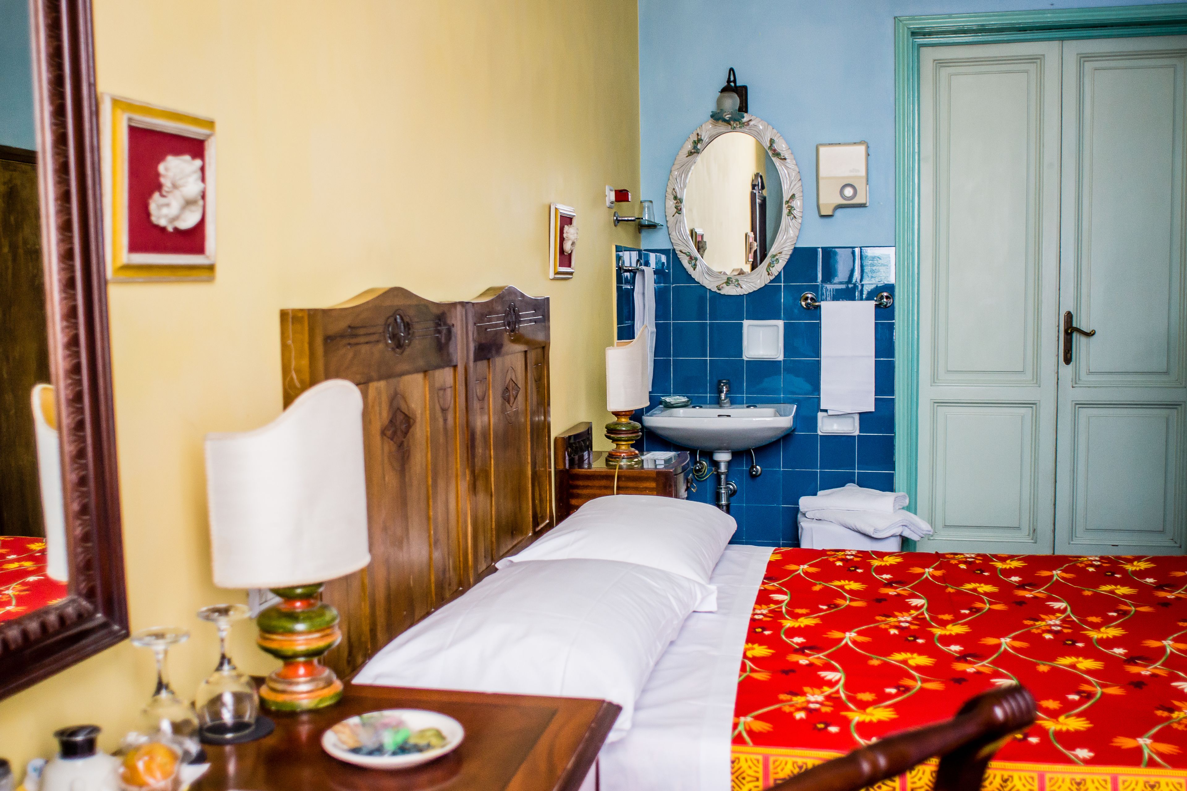 basic double room, shared bathroom | down duvets, individually decorated, individually furnished, desk