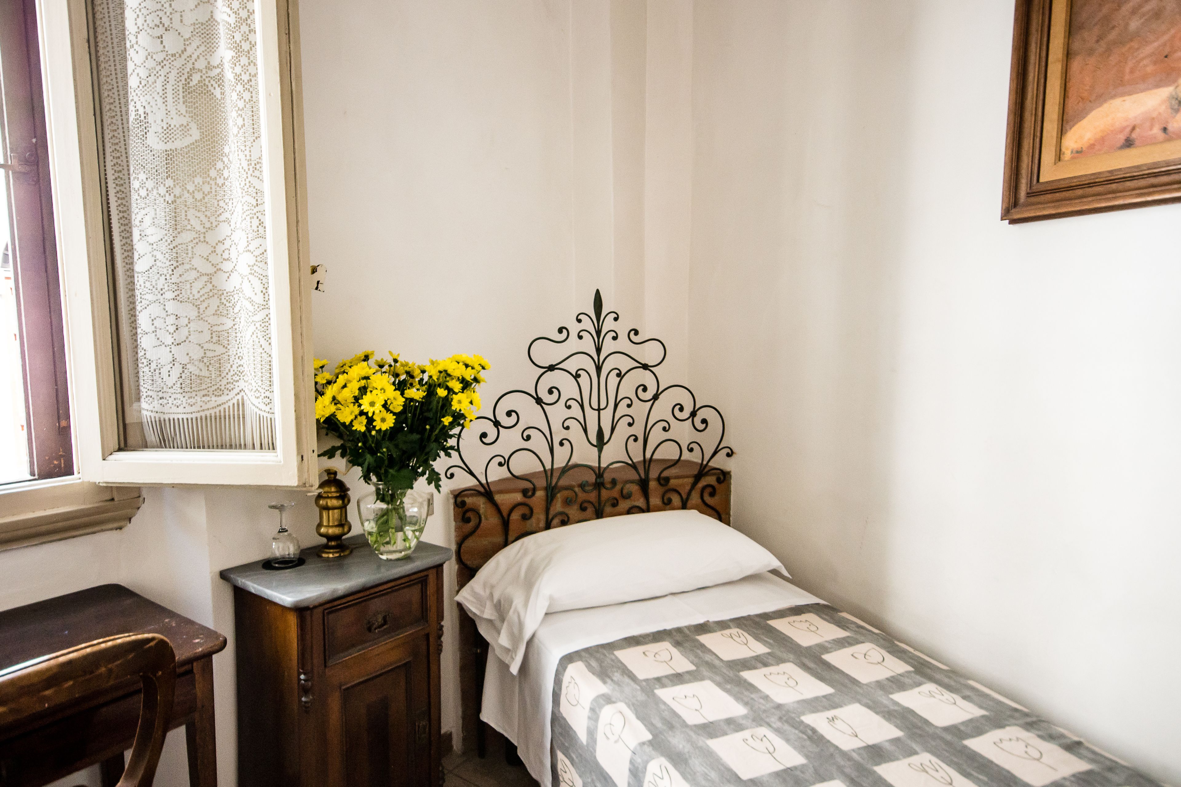 basic single room, shared bathroom | down duvets, individually decorated, individually furnished, desk