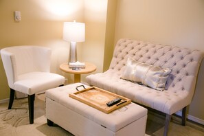 Family Suite, 2 Bedrooms, Non Smoking (Upper Level, No Pets Allowed) | Cribs/infant beds, free WiFi, bed sheets - Crystal Springs Lodge (Radium Hot Springs)