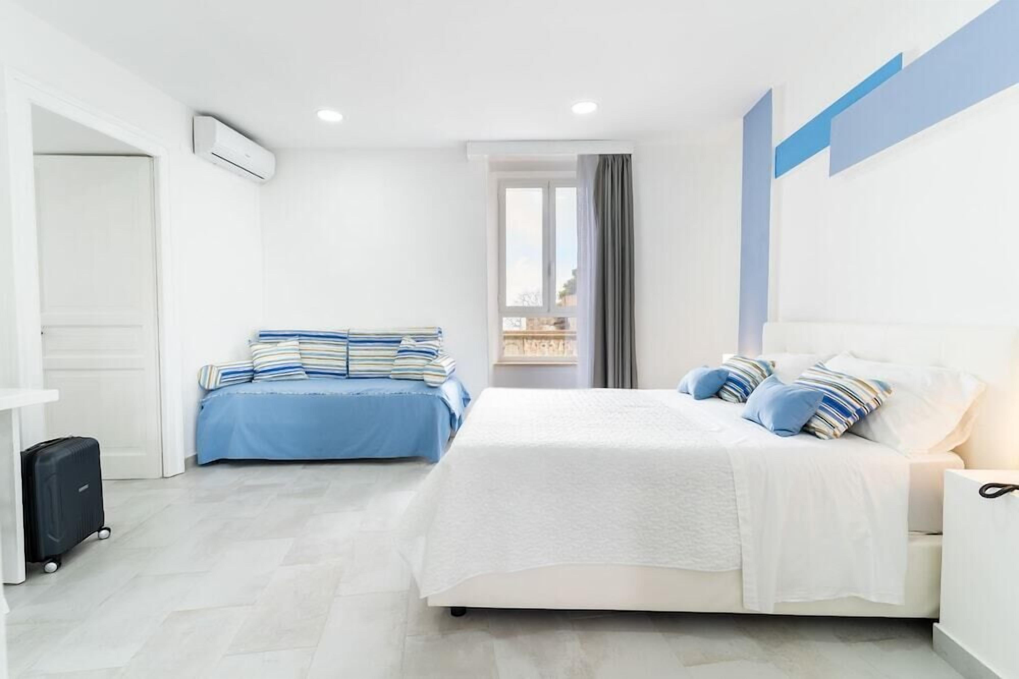 Cots/infant beds, rollaway beds