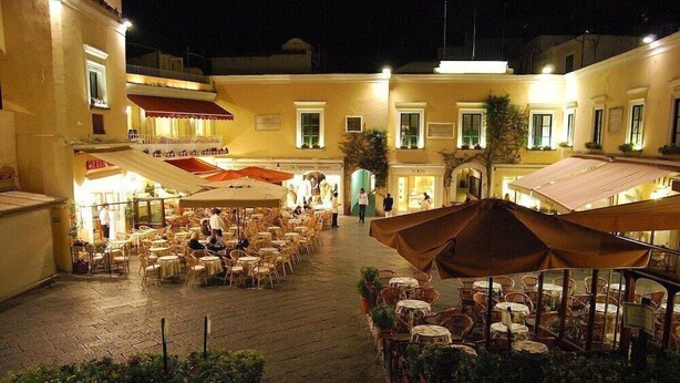 Outdoor dining - Freedom Holiday Residence (Massa Lubrense)