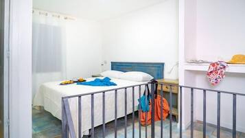 Cribs/infant beds, rollaway beds