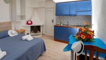 Cots/infant beds, rollaway beds