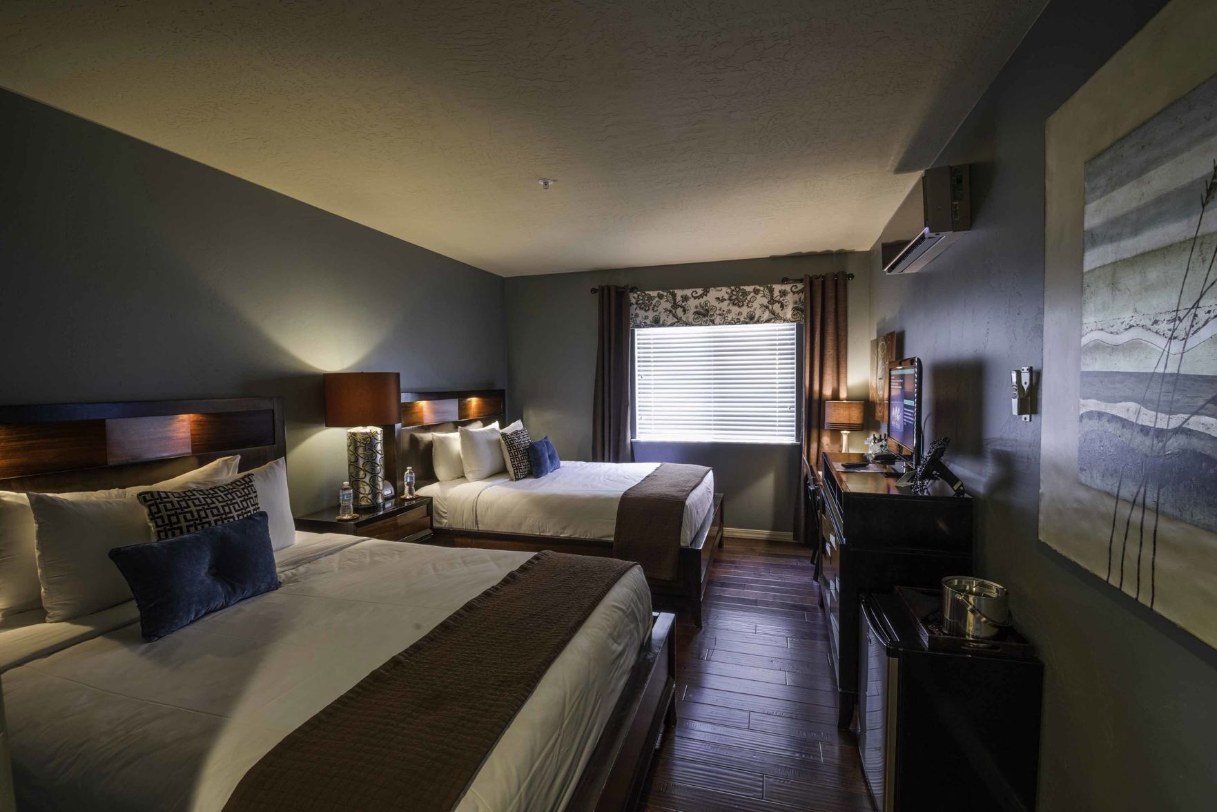 Ropa de cama de alta calidad y escritorio 