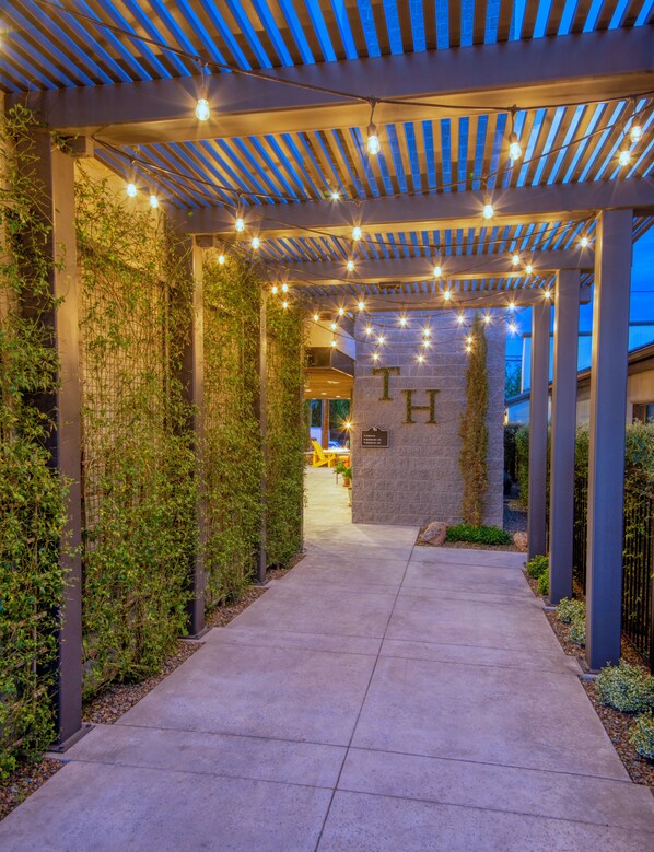 Exterior - The Tavern Hotel (Cottonwood)