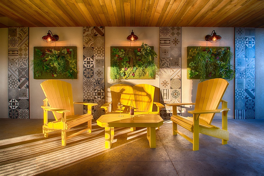 Tavern Hotel by null