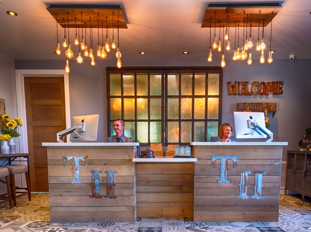 Tavern Hotel by null