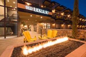 Front of property - evening/night - The Tavern Hotel (Cottonwood)