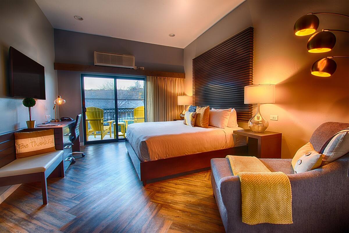 Ropa de cama de alta calidad y escritorio