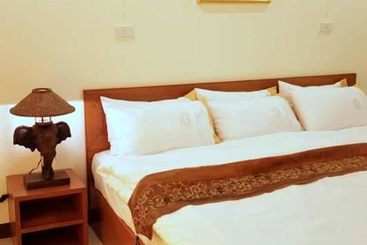 in-room safe, blackout curtains, free wifi, bed sheets