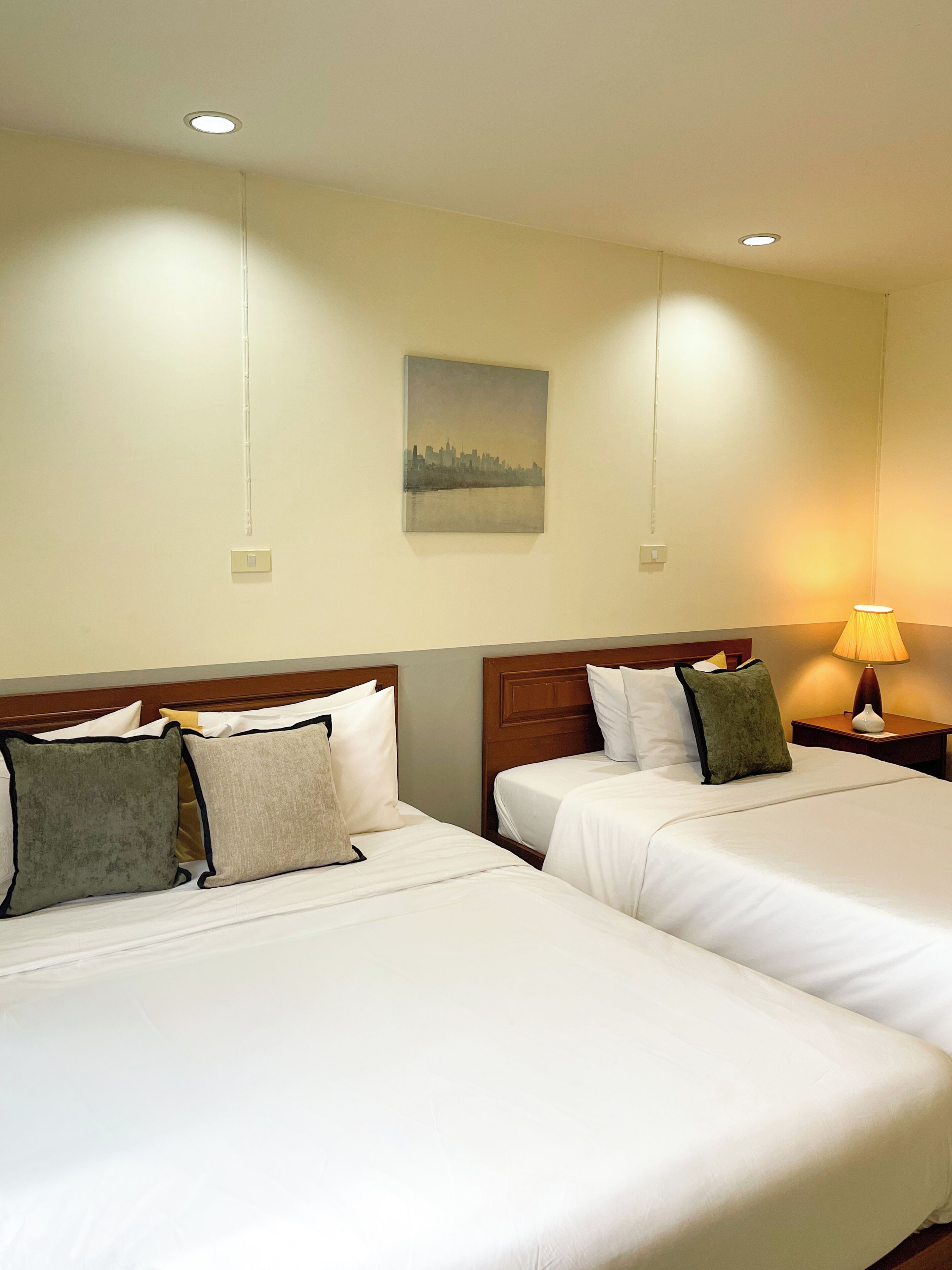 Triple Room, 1 King Bed | In-room safe, blackout curtains, free WiFi, bed sheets