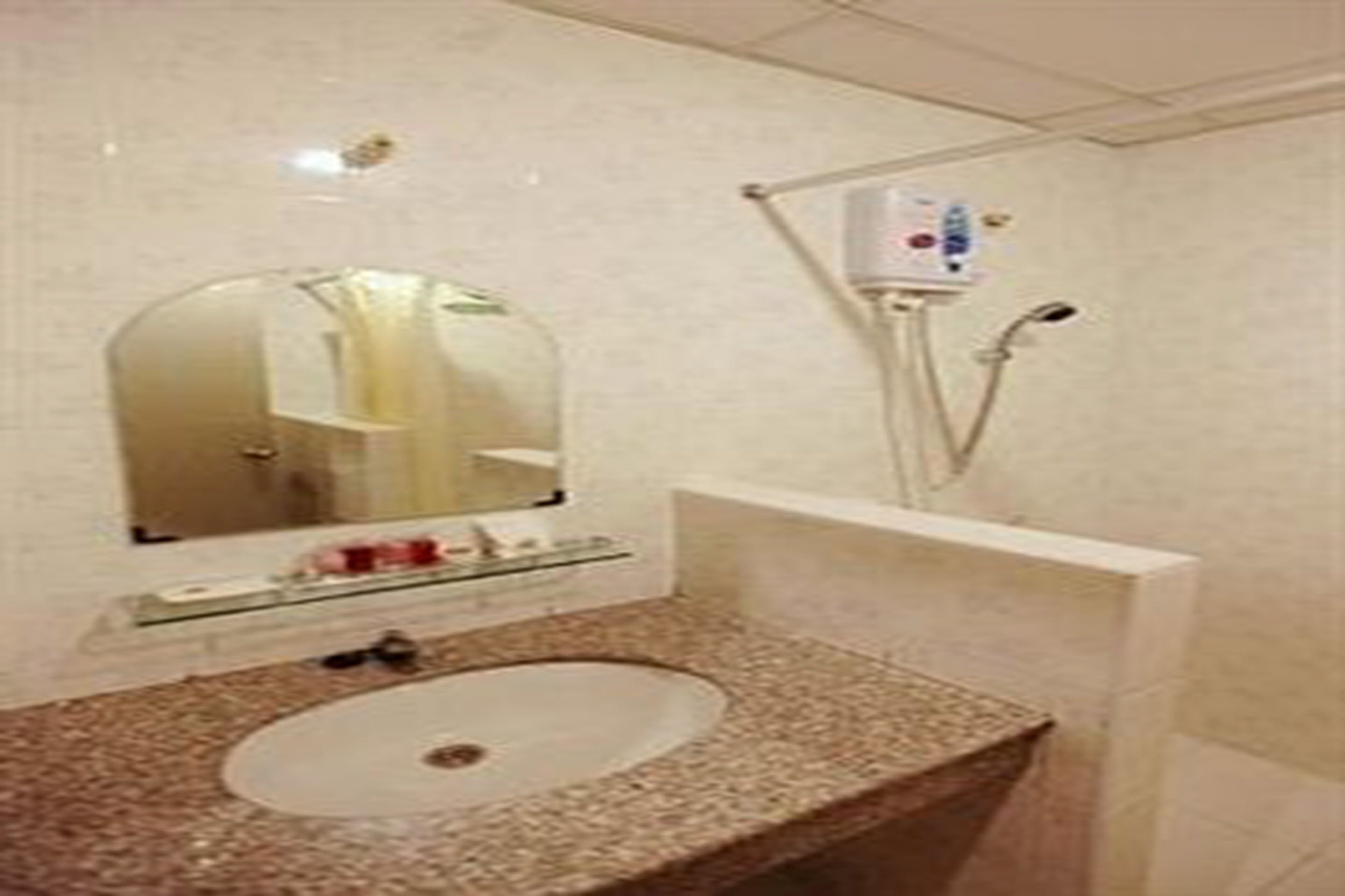 shower, free toiletries, hair dryer