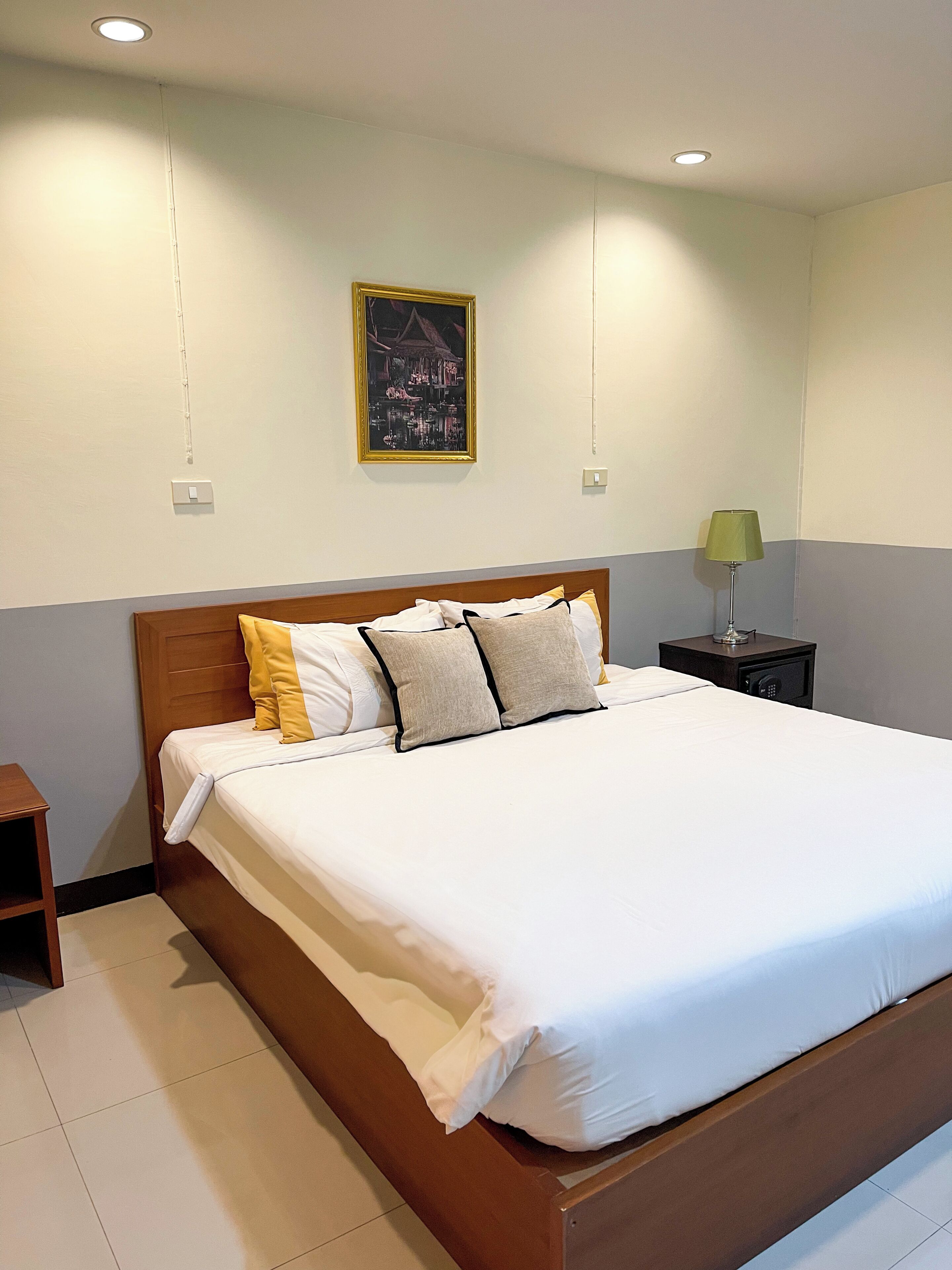 Superior Room, 1 King Bed | In-room safe, blackout curtains, free WiFi, bed sheets