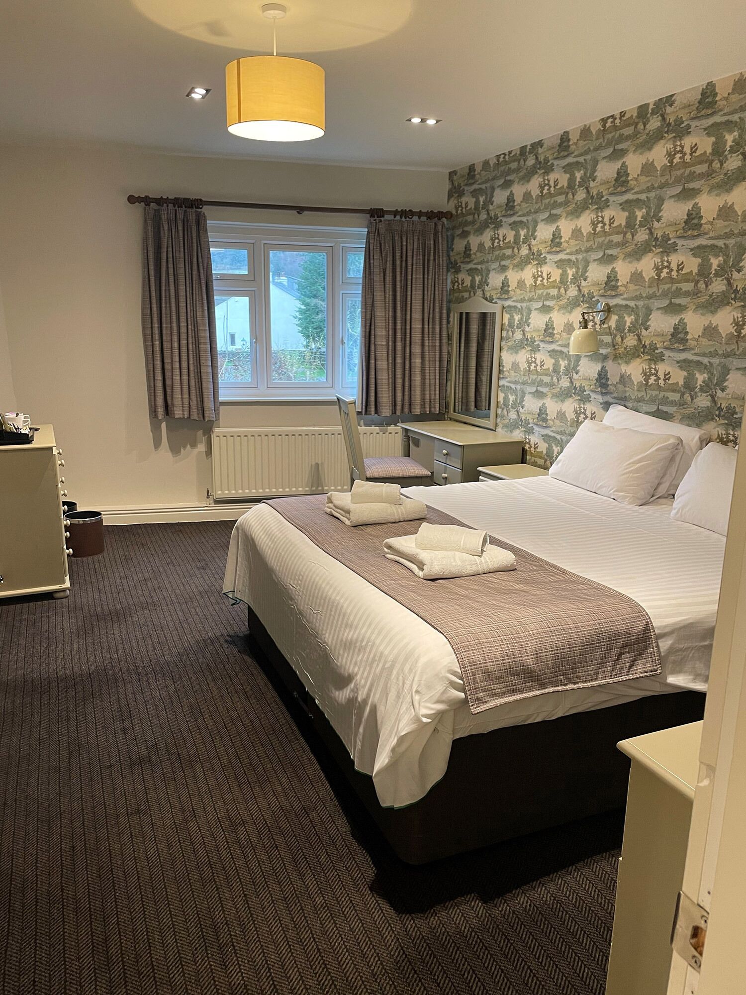 Deluxe Double Room | Individually decorated, individually furnished, desk, iron/ironing board