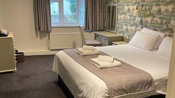 Deluxe Double Room | Individually decorated, individually furnished, desk, iron/ironing board