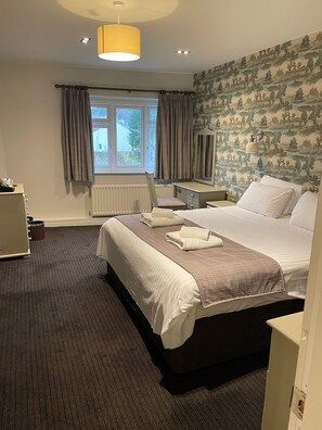 بديكورات فريدة لكل غرفة وطراز فريد لكل وحدة ومكتب ومكواة/لوح كي