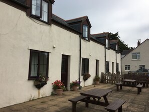 Habitación estándar con 1 cama doble o 2 individuales, planta baja | Terraza o patio