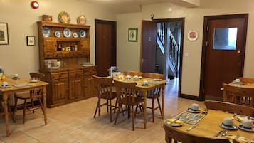 Daily to-go breakfast (GBP 7.50 per person)