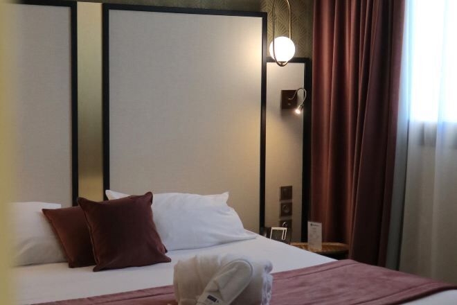 Minibar, desk, soundproofing, free cots/infant beds