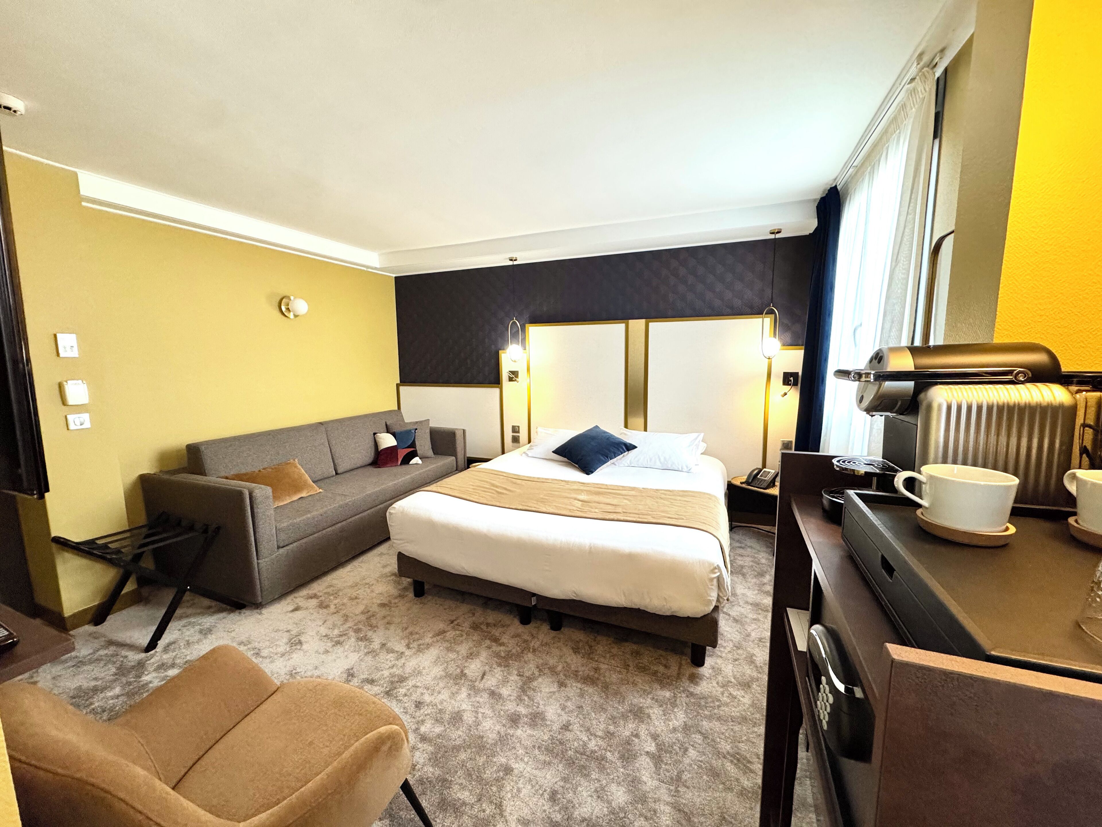 executive room, 1 king bed, non smoking | minibar, desk, soundproofing, free cots/infant beds