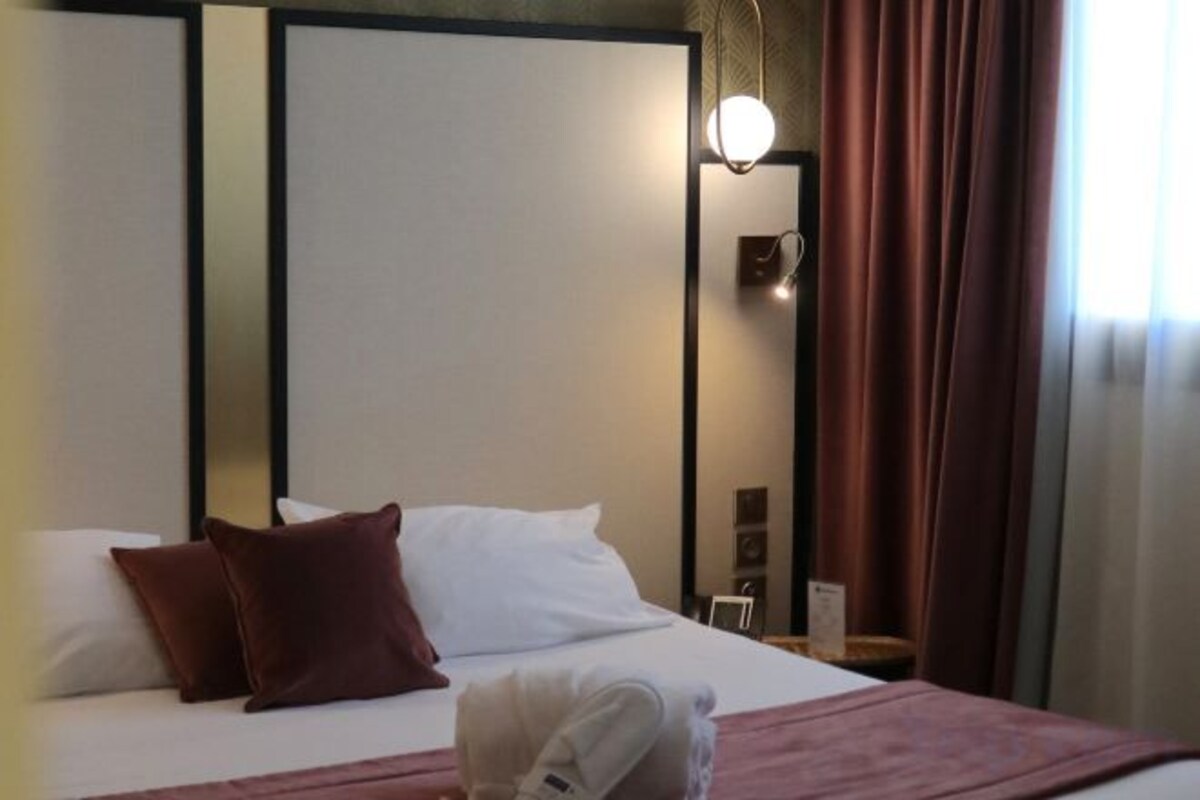 1 King Bed, Non-Smoking, Executive Room, Mini Bar, Espresso Machine, Courtesy Tray, Bathrobe And Slippers