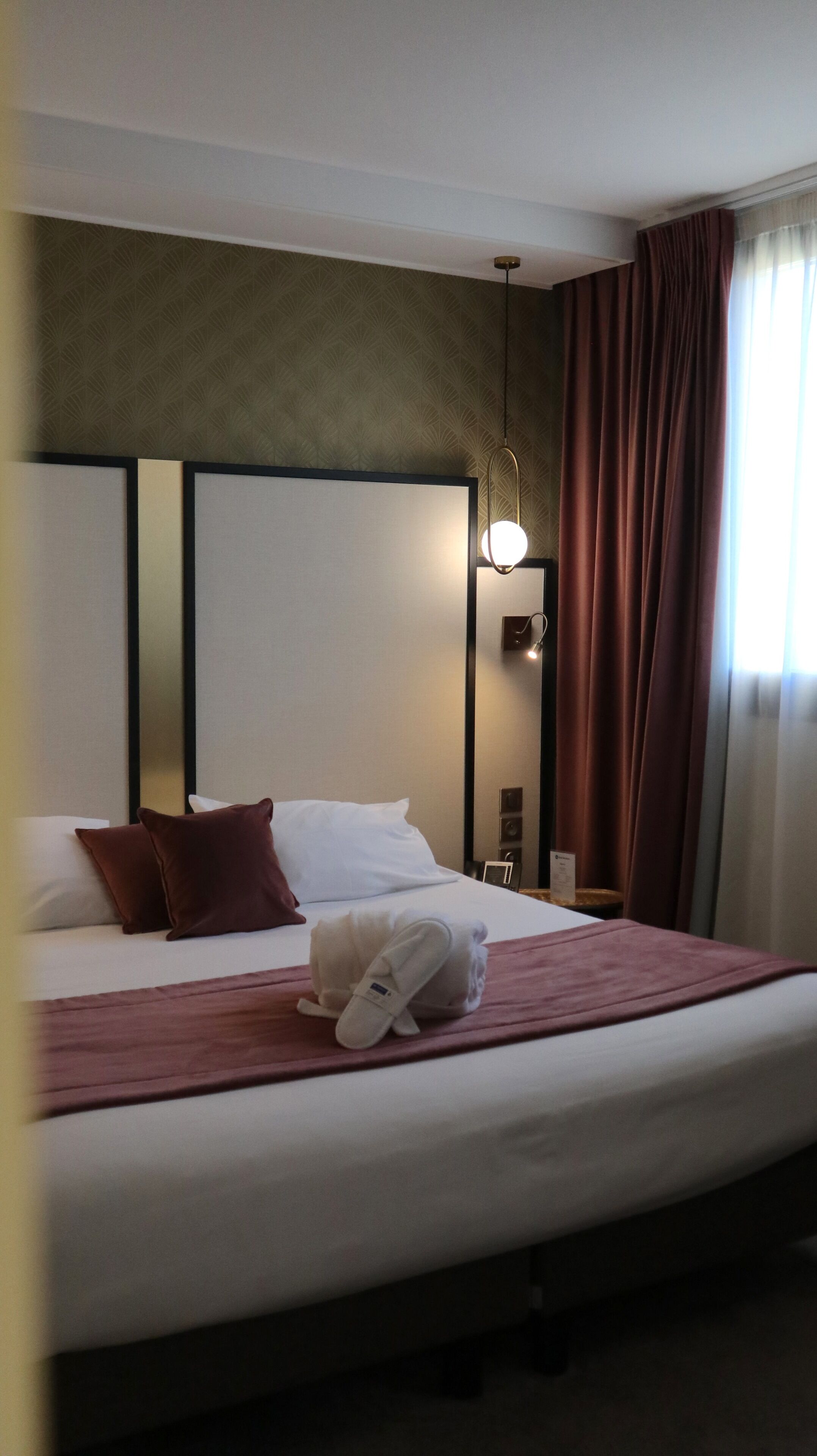 Minibar, desk, soundproofing, free cribs/infant beds