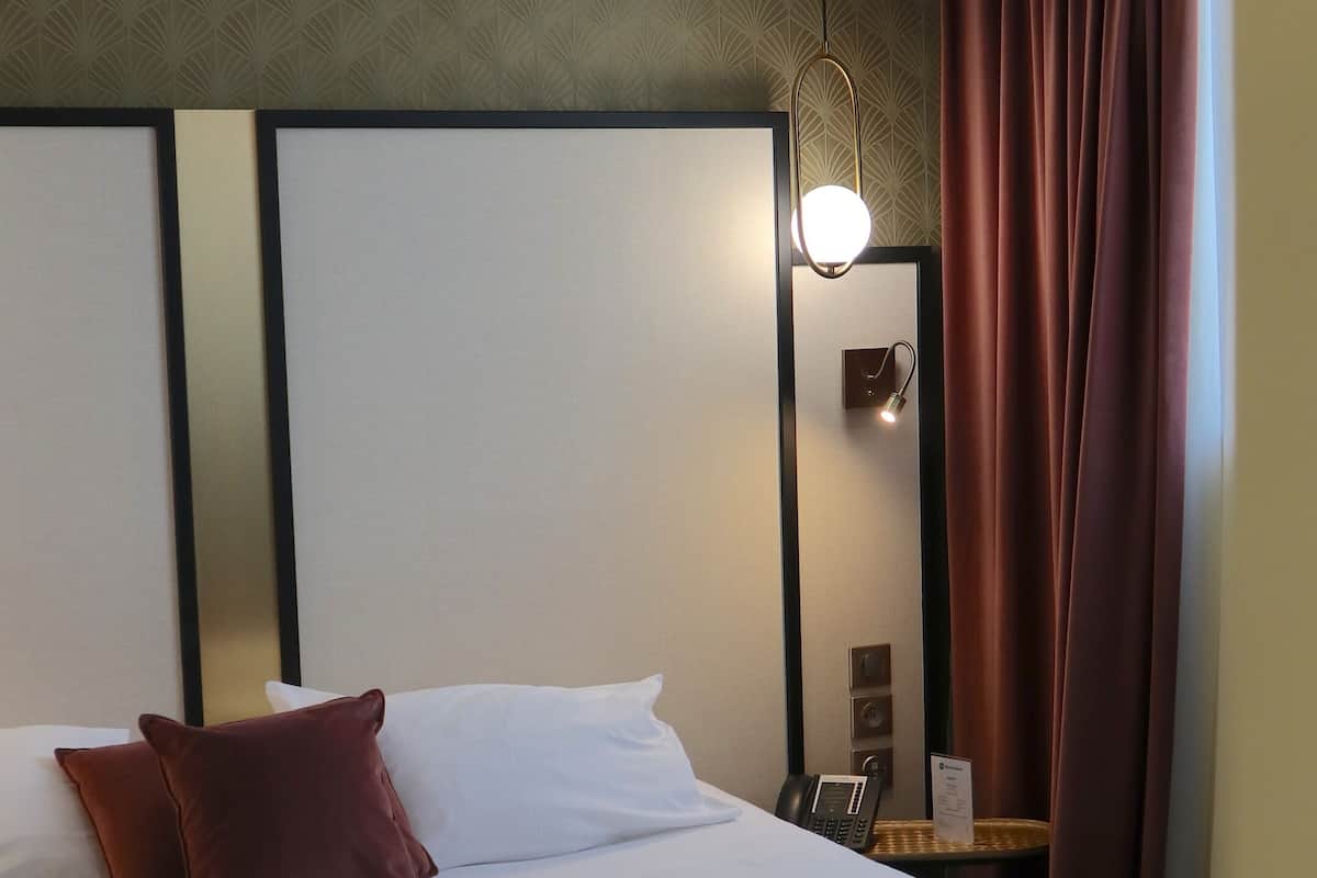 Executive Room, 1 King Bed, Non Smoking | Minibar, desk, soundproofing, free cots/infant beds