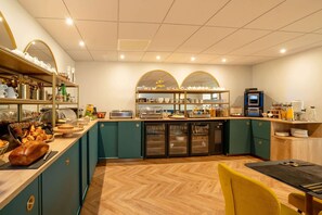 Tägliches kontinentales Frühstück gegen Gebühr