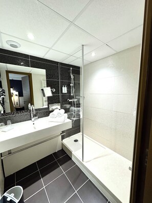 Shower, free toiletries, hair dryer, towels