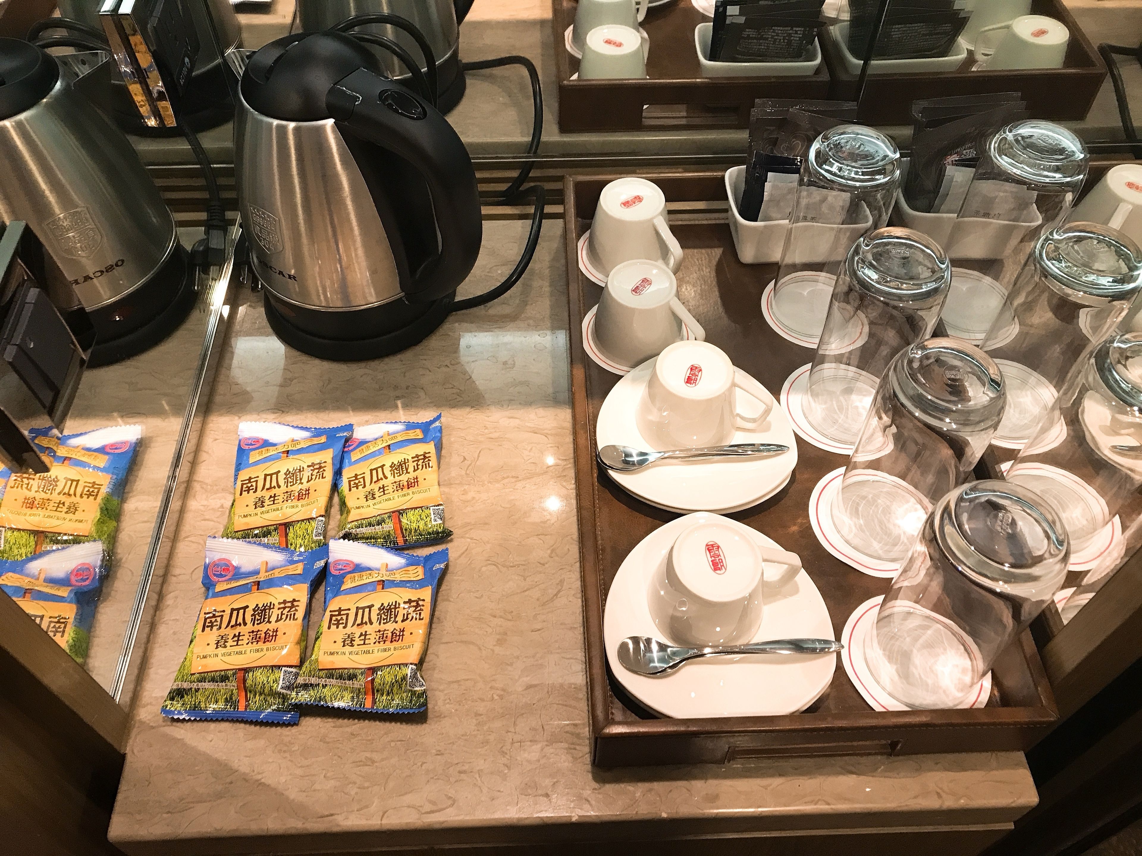 superior family room | coffee and/or coffee maker