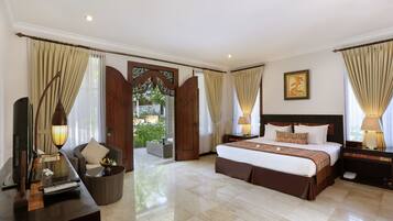 Frigobar, cofres nos quartos, individualmente decorados, escrivaninha