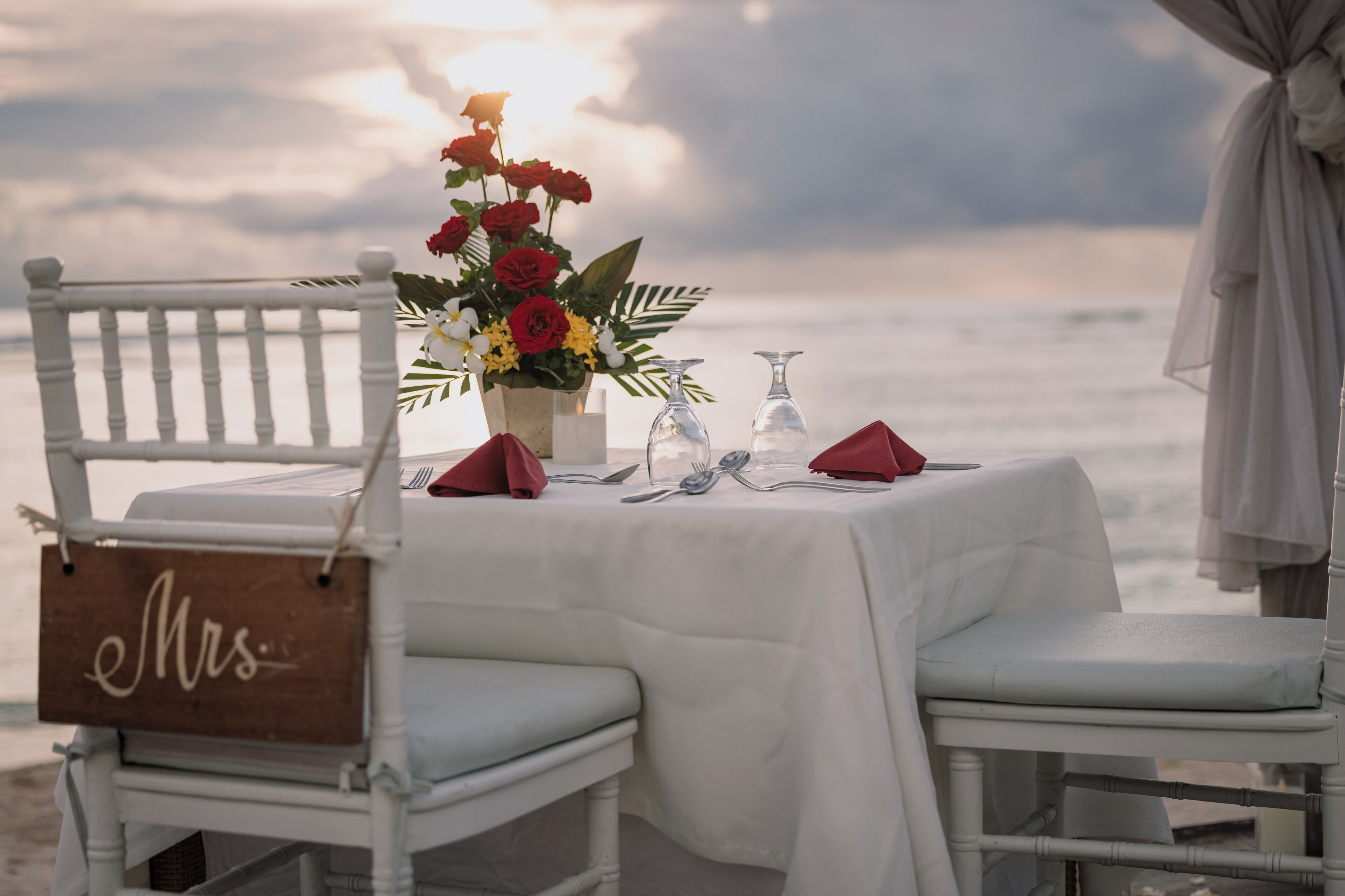 breakfast, lunch, dinner served; international cuisine, pool views