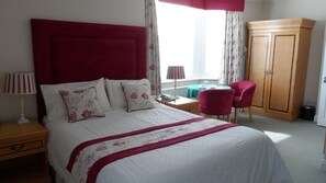 Habitación doble (Henry) | Decoración personalizada y muebles diferentes 