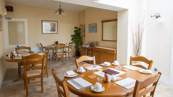 Ilmainen päivittäinen täysi aamiainen