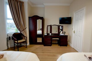 Standard Twin Room, Ensuite - Cul-Erg House & Kitchen (Portstewart)
