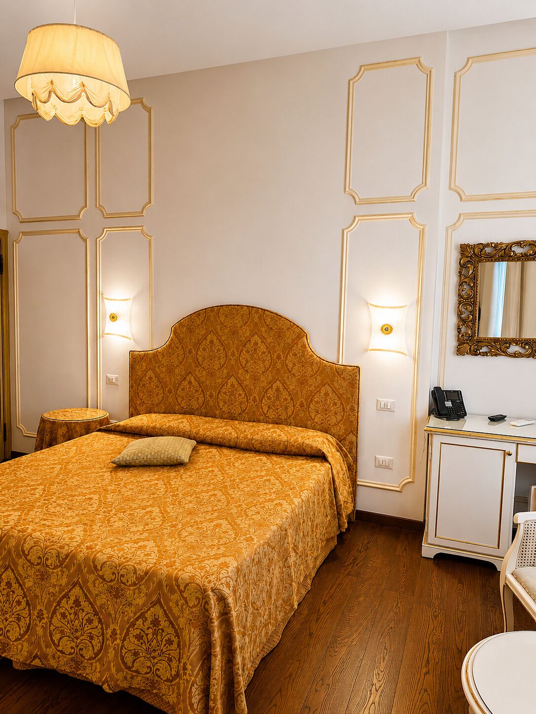 Executive Double Room, Canal View | 1 bedroom, premium bedding, minibar, in-room safe