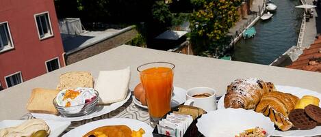 Daily continental breakfast for a fee