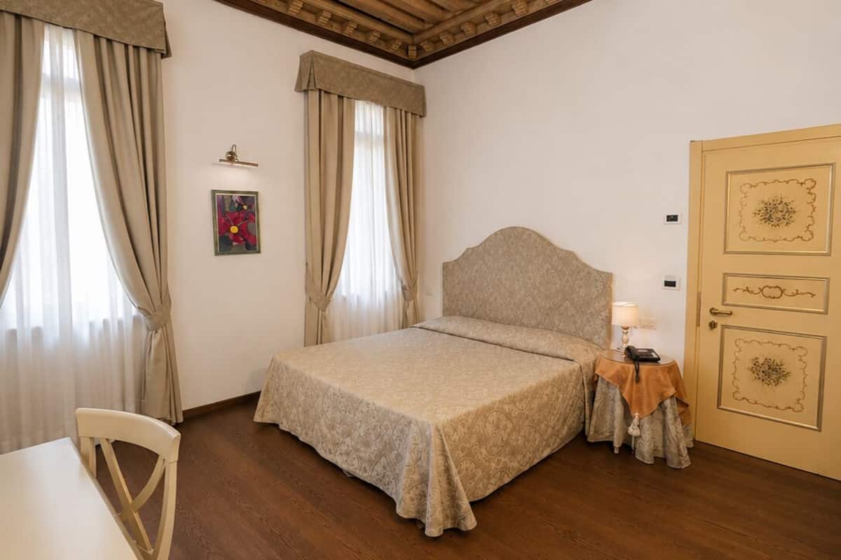 Luxury Double Room, Garden View | Bathroom | Shower, rainfall showerhead, designer toiletries, hair dryer