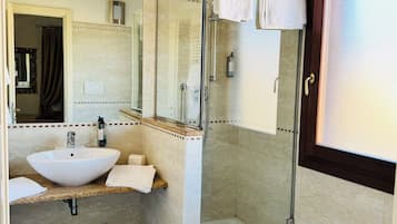 Shower, free toiletries, hair dryer, towels
