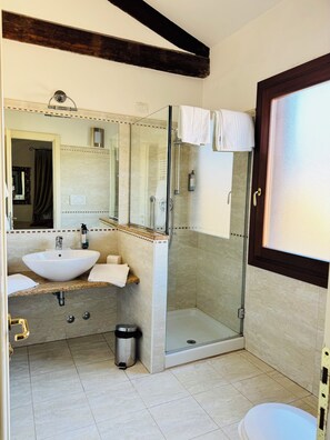Shower, free toiletries, hair dryer, towels - Ca' Dei Polo (Venice)